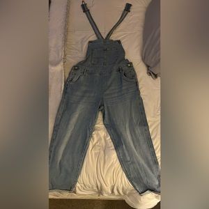 WOMENS SIZE L BLUE/DEMIN OVERALLS